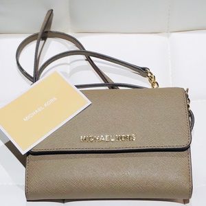 Michael Kors Jet Set Travel Crossbody